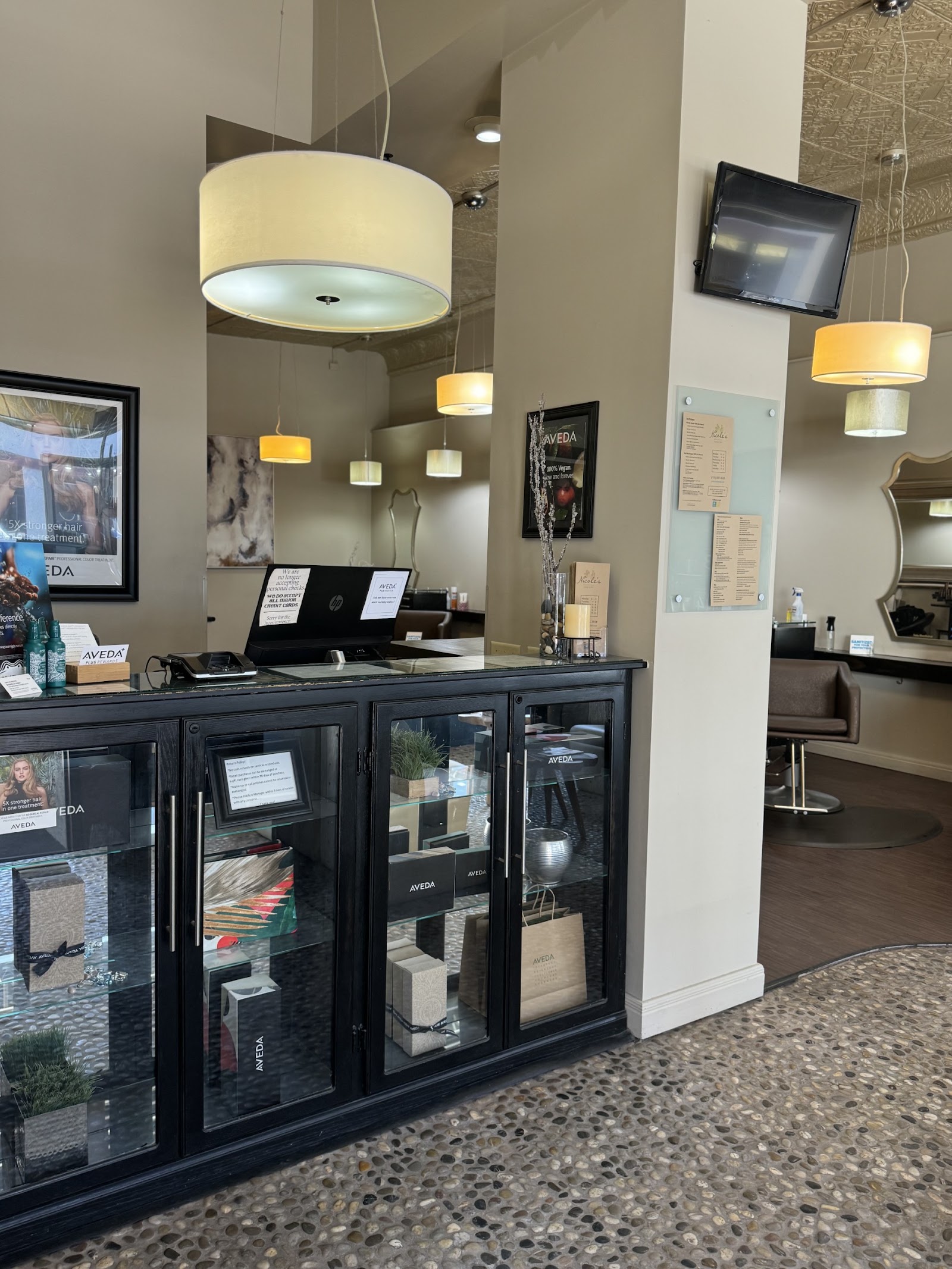 Nicole's Downtown Salon & Spa nail photo 7